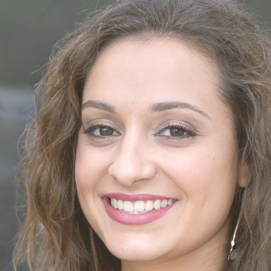 Portrait de Marie Dubois, cliente satisfaite